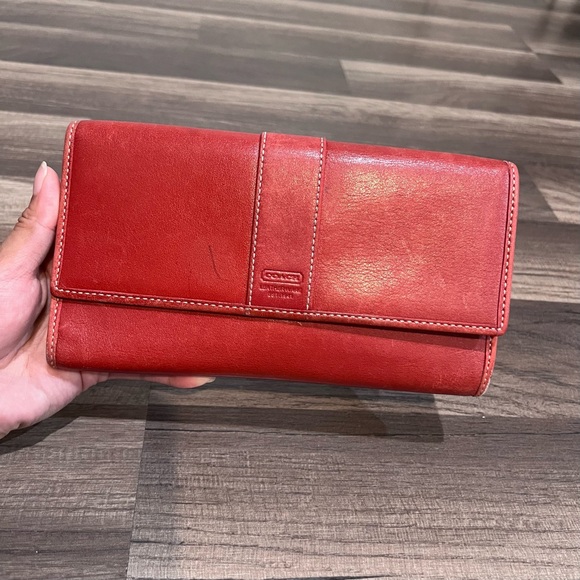 COACH Vintage Hampton Red Leather Trifold Envelope Wallet - Picture 1 of 9